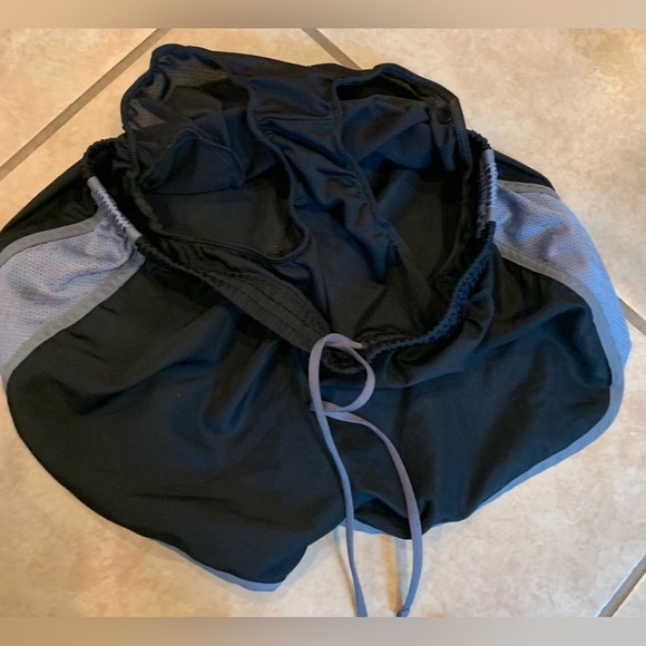 SO Gray and Black Shorts. Size: XS - Picture 3 of 5